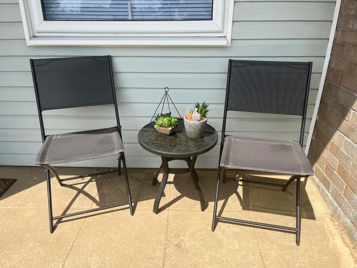 The Green One: Pet-Friendly Chalet with Wi-Fi at Sunbeach Scratby Exterior photo