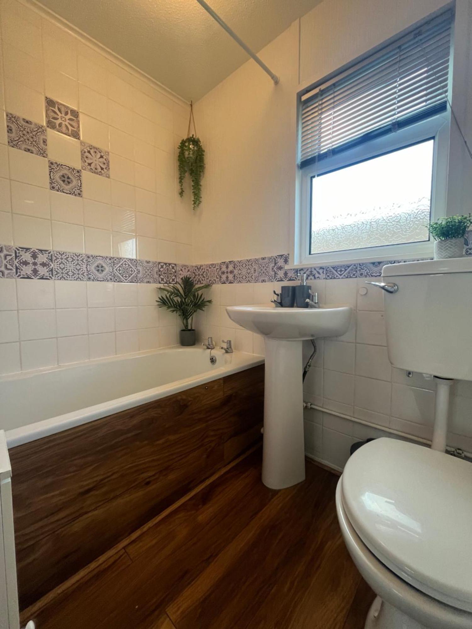 The Green One: Pet-Friendly Chalet with Wi-Fi at Sunbeach Scratby Exterior photo
