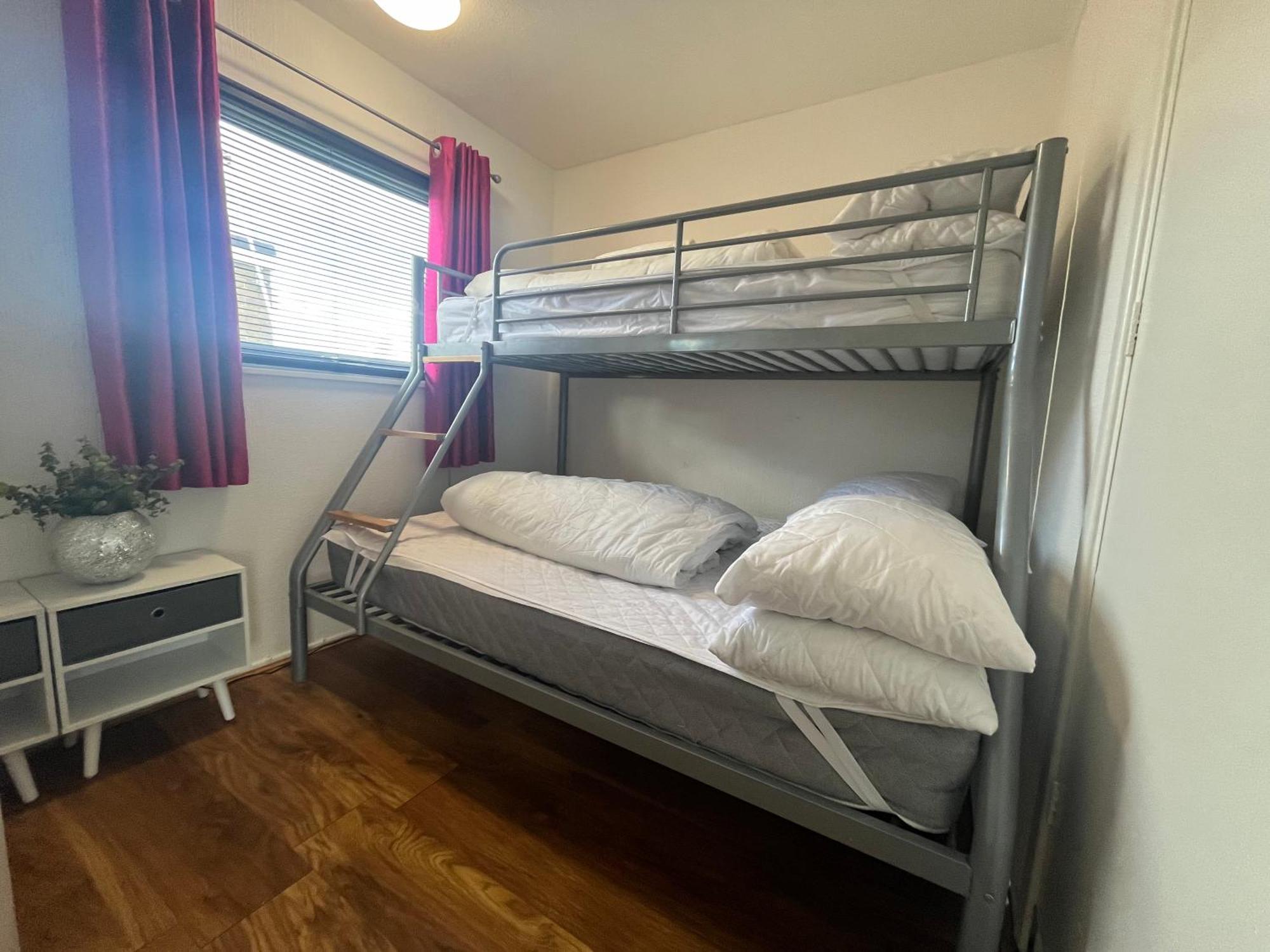 The Green One: Pet-Friendly Chalet with Wi-Fi at Sunbeach Scratby Exterior photo