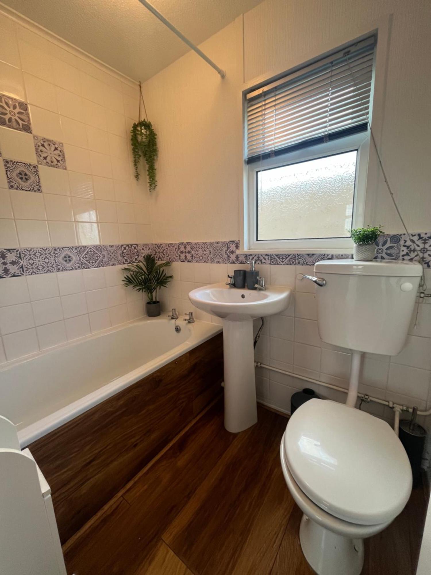 The Green One: Pet-Friendly Chalet with Wi-Fi at Sunbeach Scratby Exterior photo