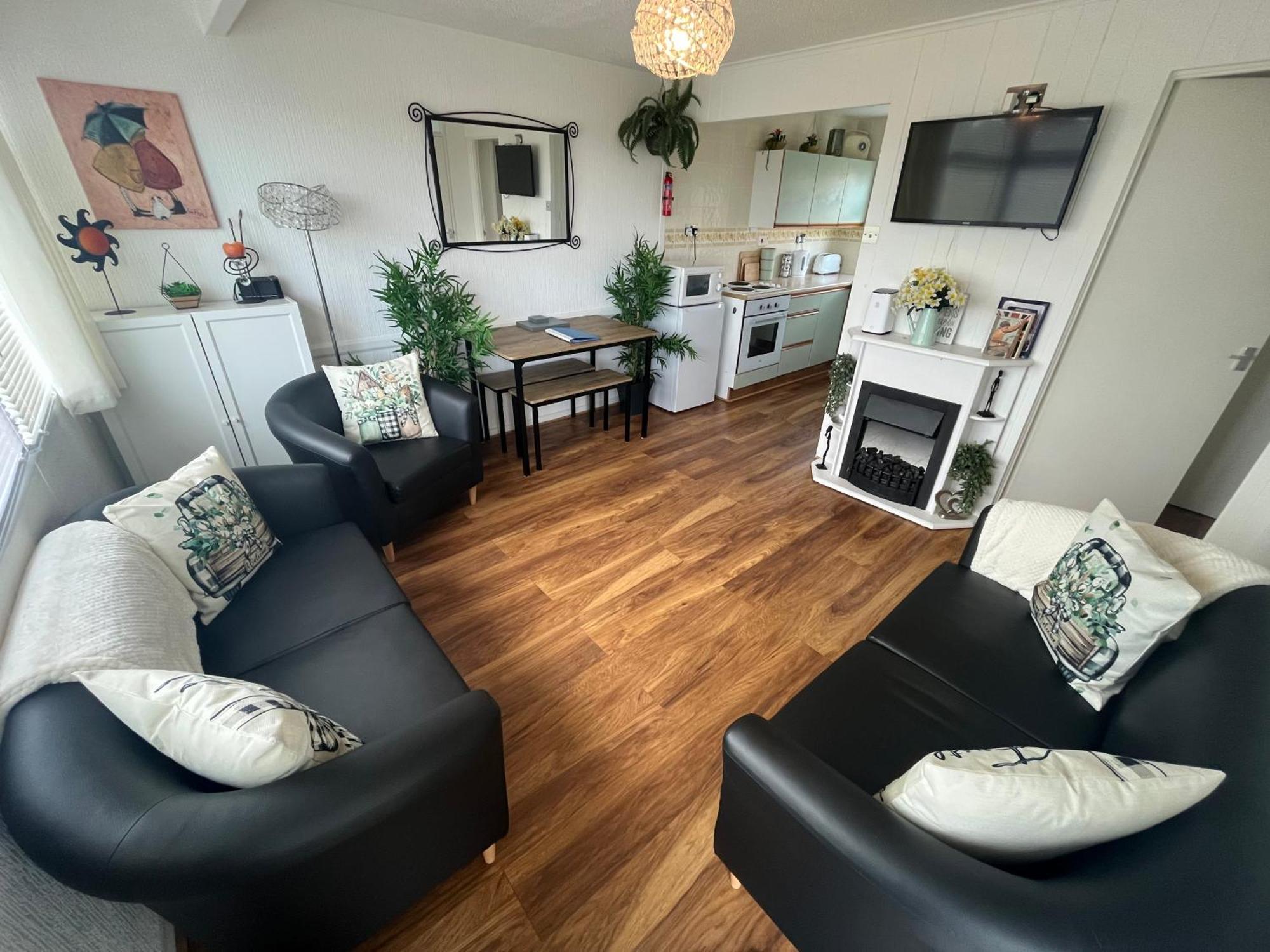 The Green One: Pet-Friendly Chalet with Wi-Fi at Sunbeach Scratby Exterior photo