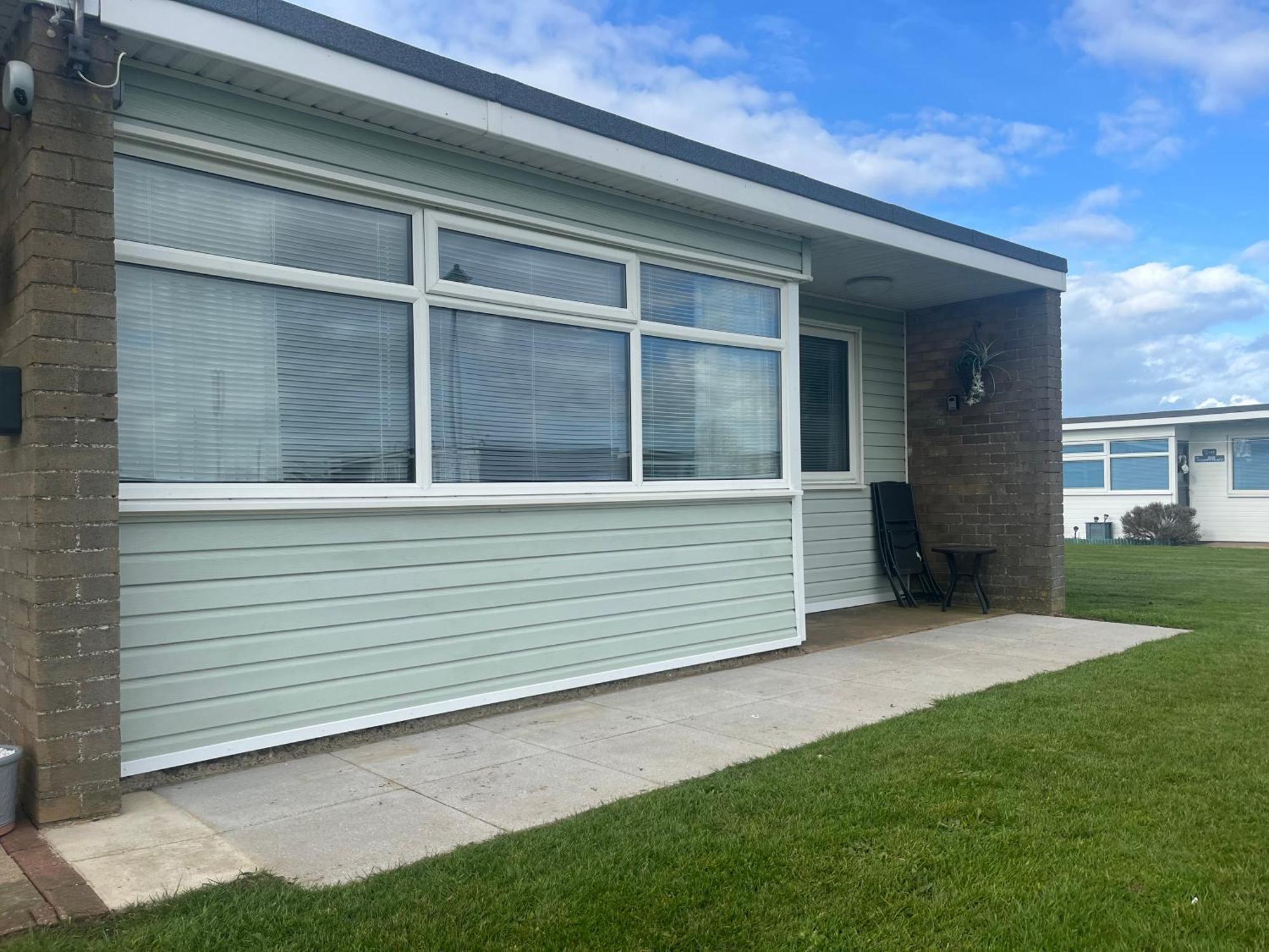 The Green One: Pet-Friendly Chalet with Wi-Fi at Sunbeach Scratby Exterior photo