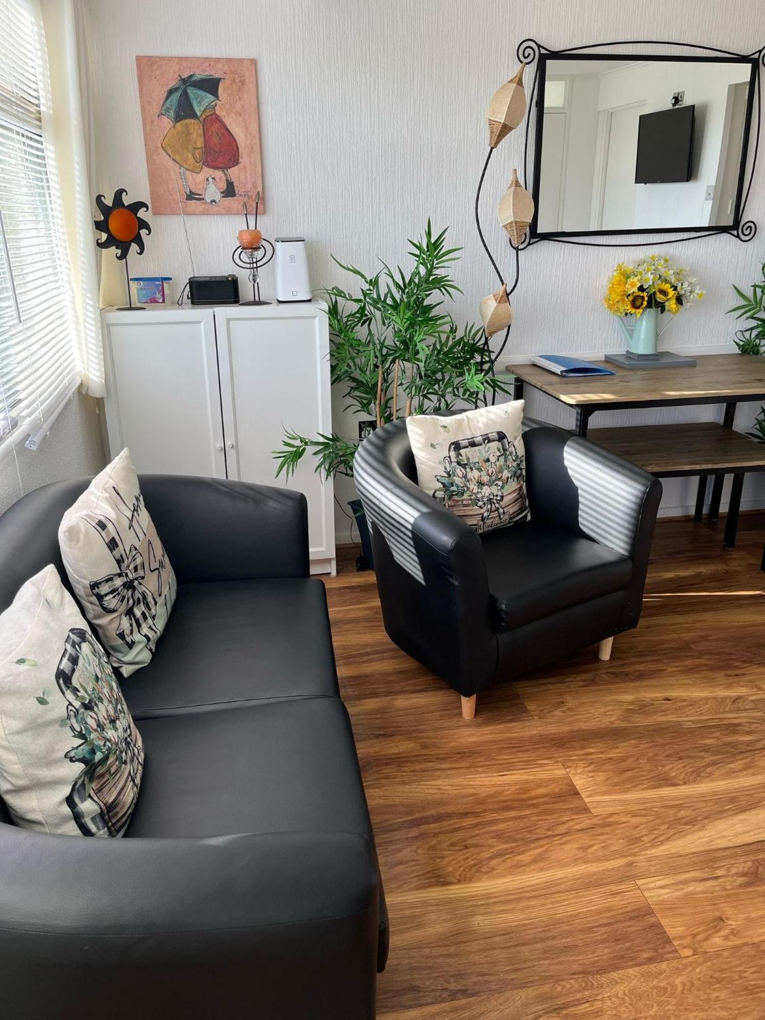 The Green One: Pet-Friendly Chalet with Wi-Fi at Sunbeach Scratby Exterior photo